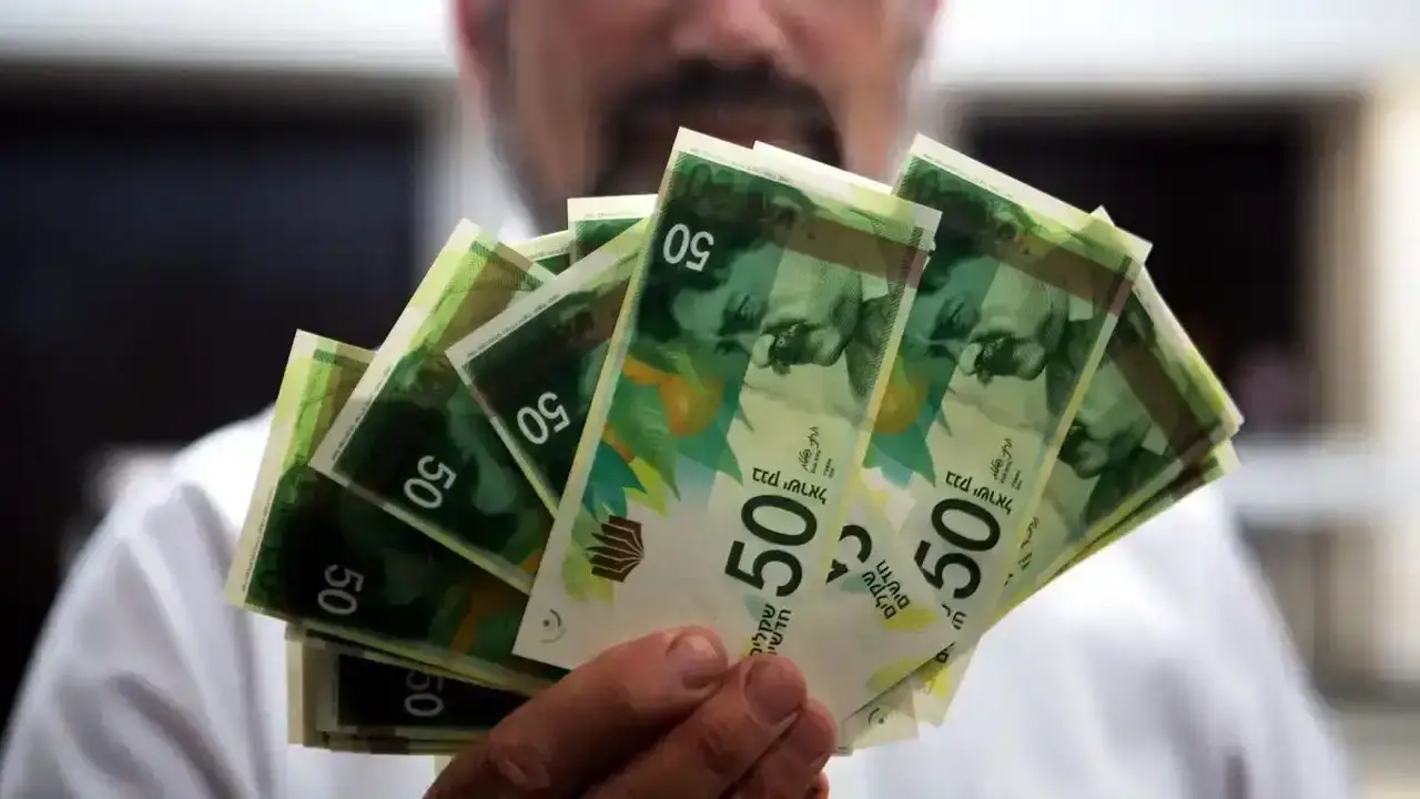 تراجع سعر الشيكل الإسرائيلي مقابل الدولار اليوم السبت